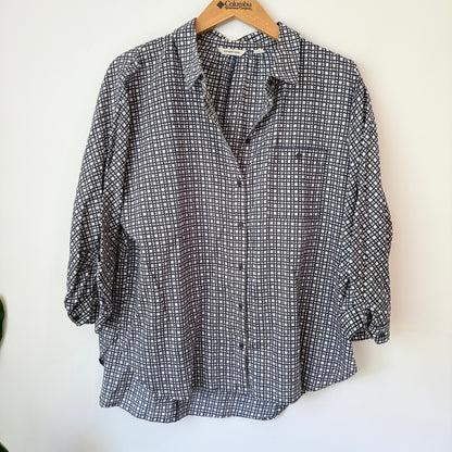 Country Road Size M Black & White Collared Button-Down Shirt