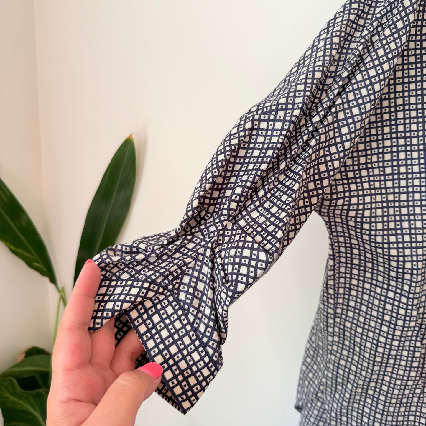 Country Road Size M Black & White Collared Button-Down Shirt