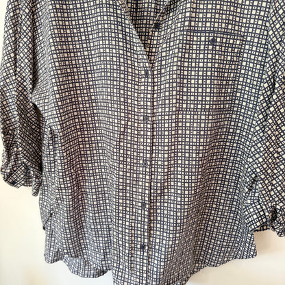 Country Road Size M Black & White Collared Button-Down Shirt