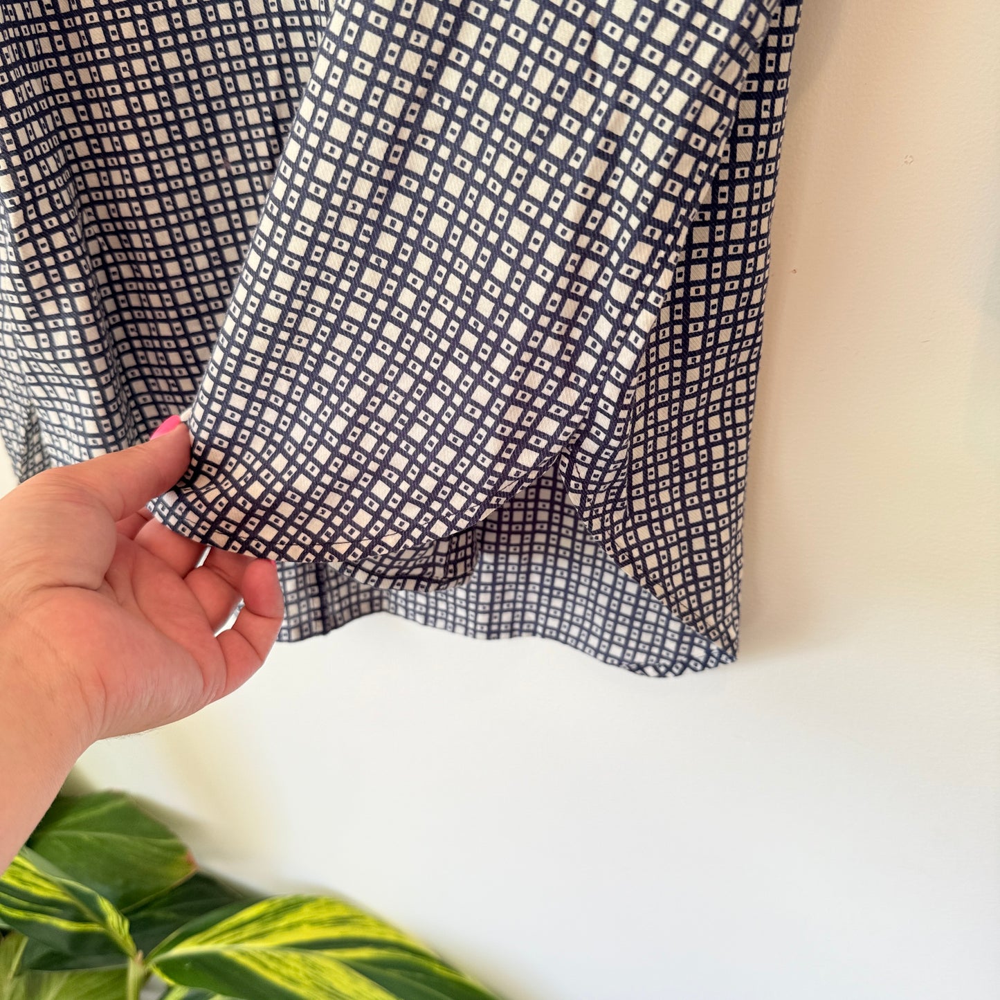 Country Road Size M Black & White Collared Button-Down Shirt