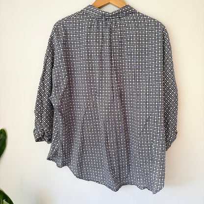 Country Road Size M Black & White Collared Button-Down Shirt