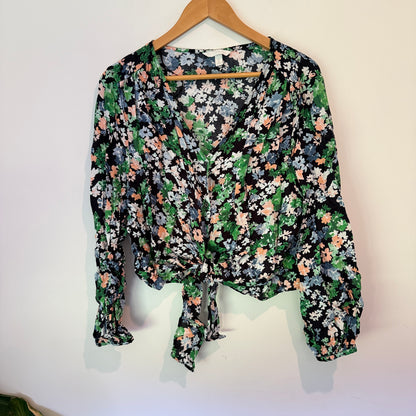 H & M Size XL Patterned Long-Sleeved Viscose Tie Front Top