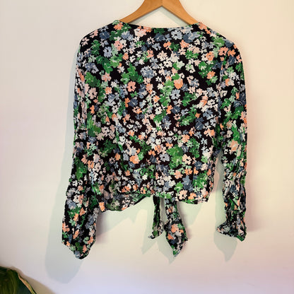 H & M Size XL Patterned Long-Sleeved Viscose Tie Front Top
