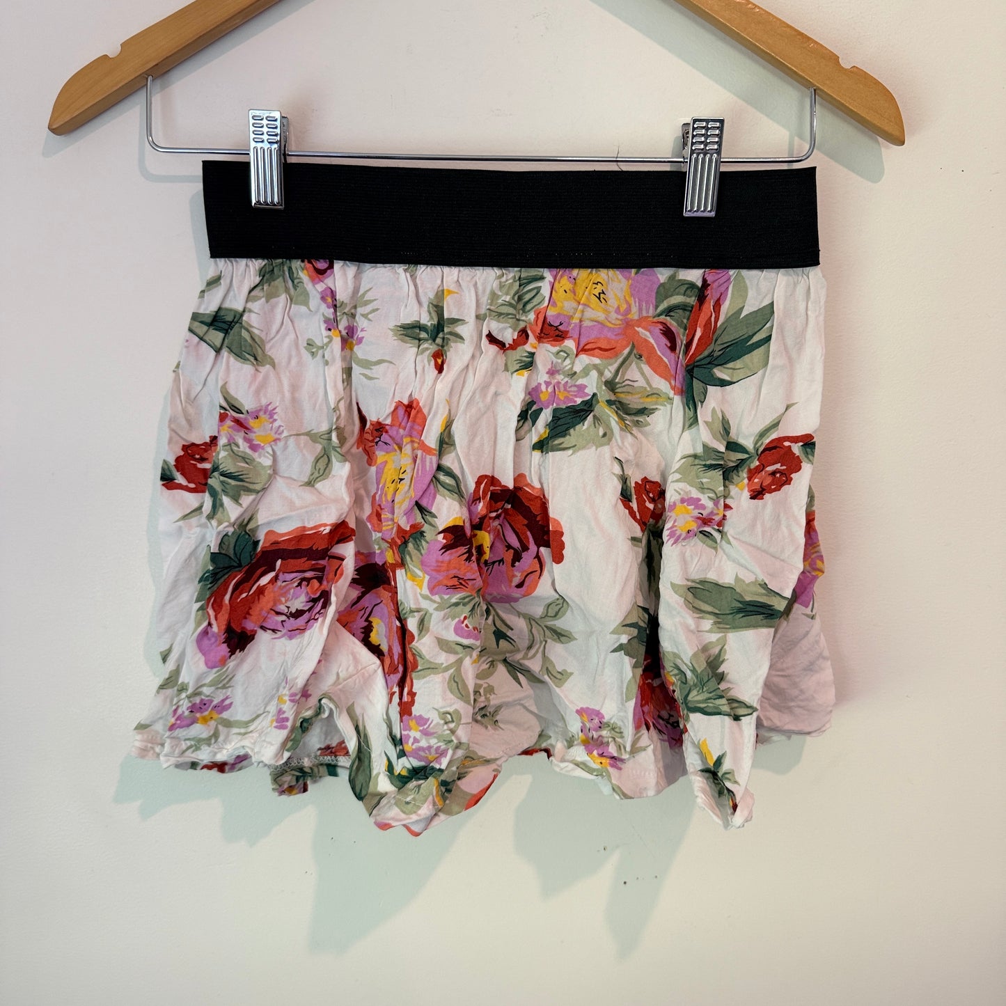Skirting Around Size XS Short Floral Print Skirt