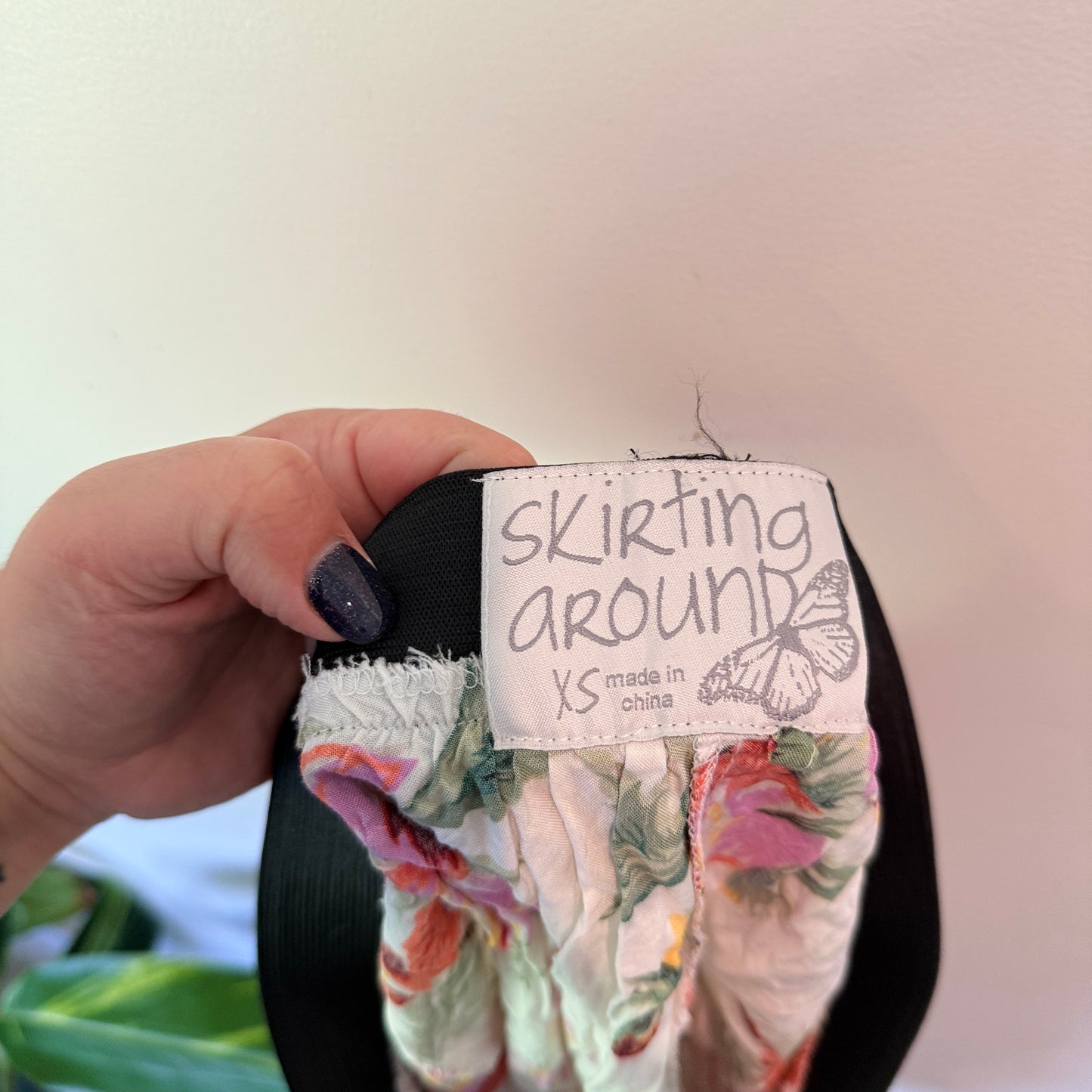 Skirting Around Size XS Short Floral Print Skirt