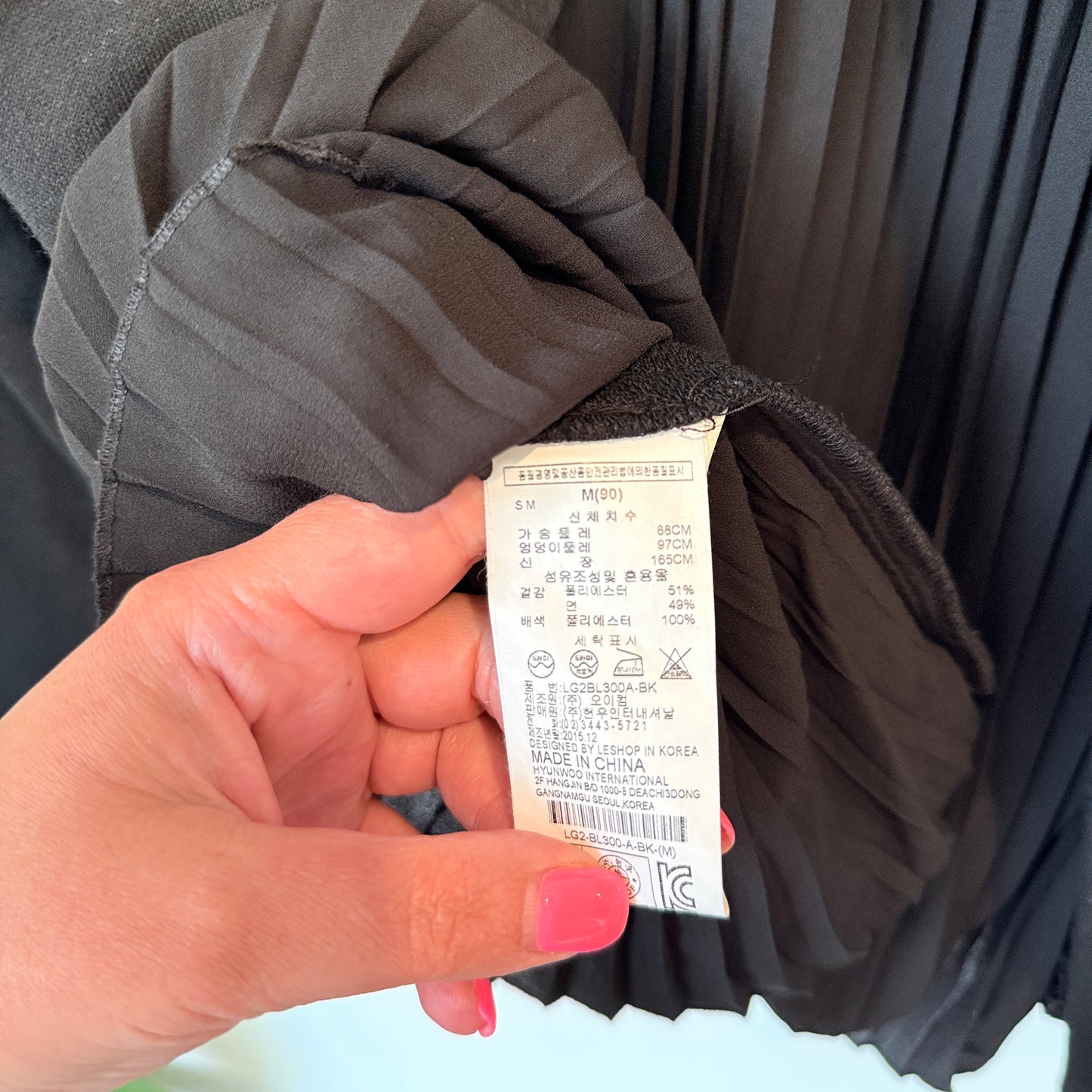 LeShop Size M Black Pleated Back Top