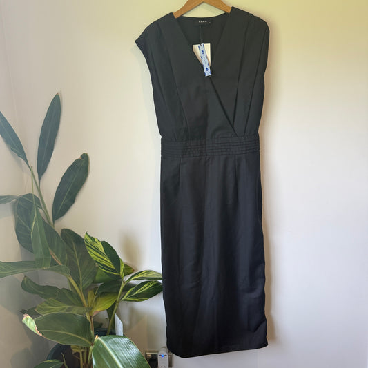 Cider Black V-Neck Pleated Waist Midi Dress with Pockets - Size M