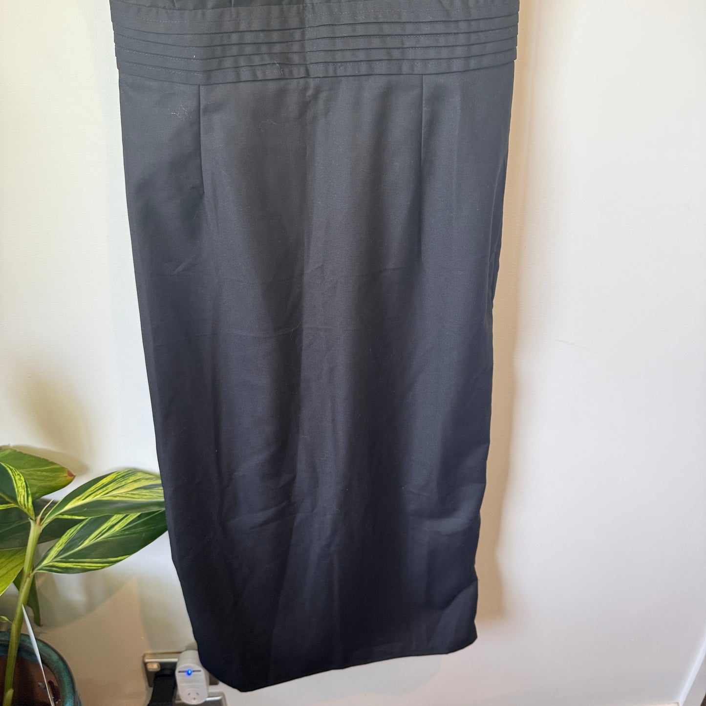 Cider Black V-Neck Pleated Waist Midi Dress with Pockets - Size M