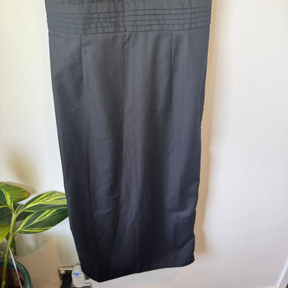 Cider Black V-Neck Pleated Waist Midi Dress with Pockets - Size M