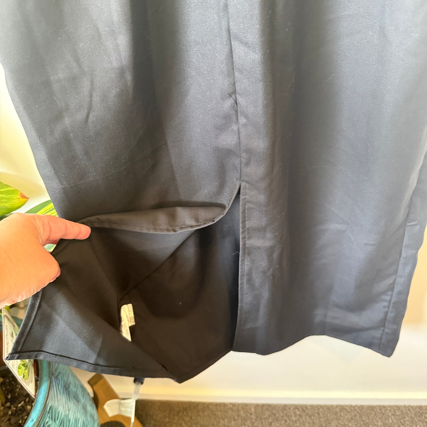 Cider Black V-Neck Pleated Waist Midi Dress with Pockets - Size M