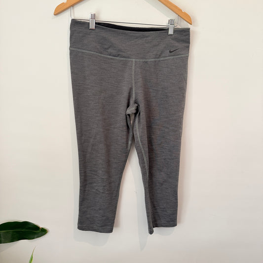 Nike Size L Capri Leggings
