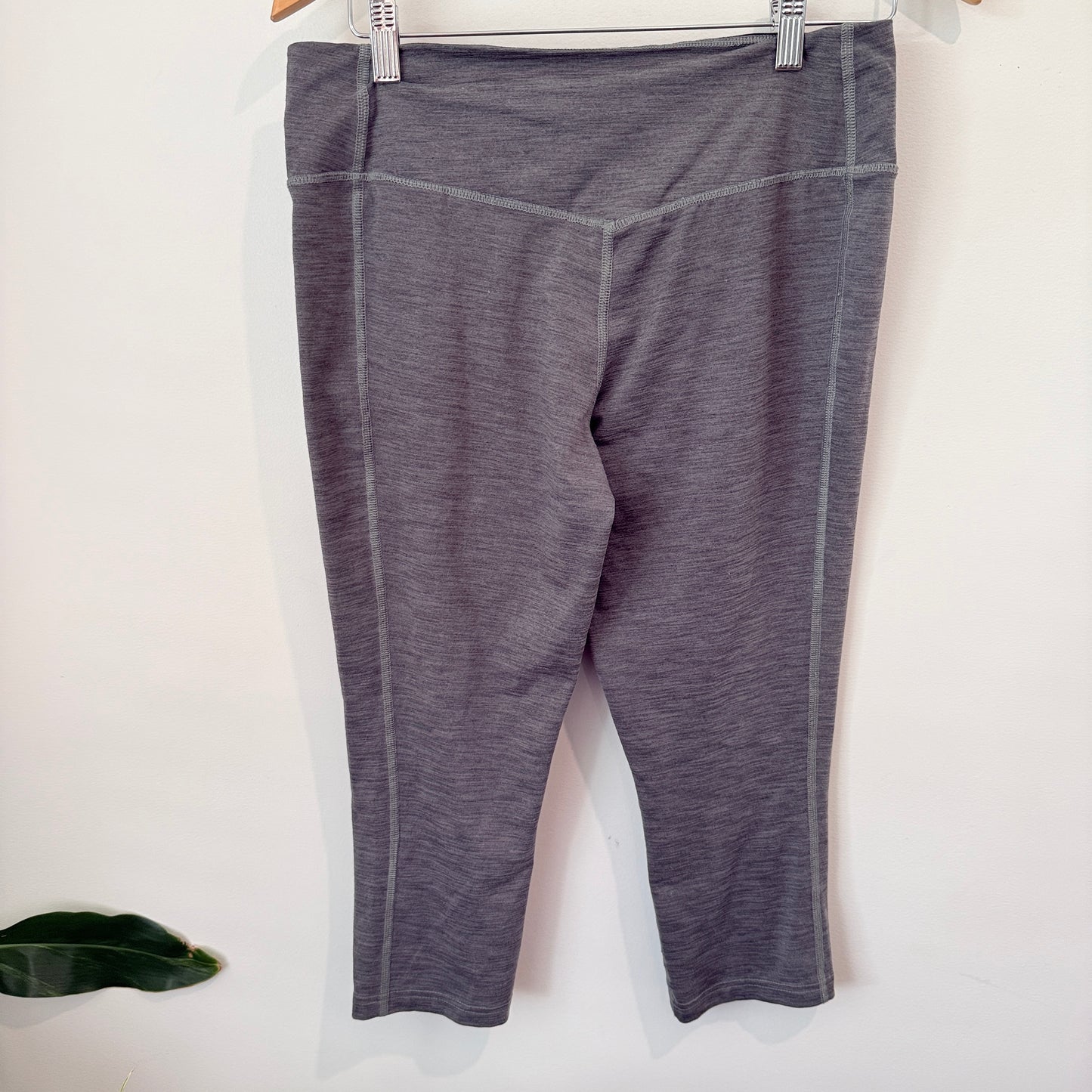 Nike Size L Capri Leggings