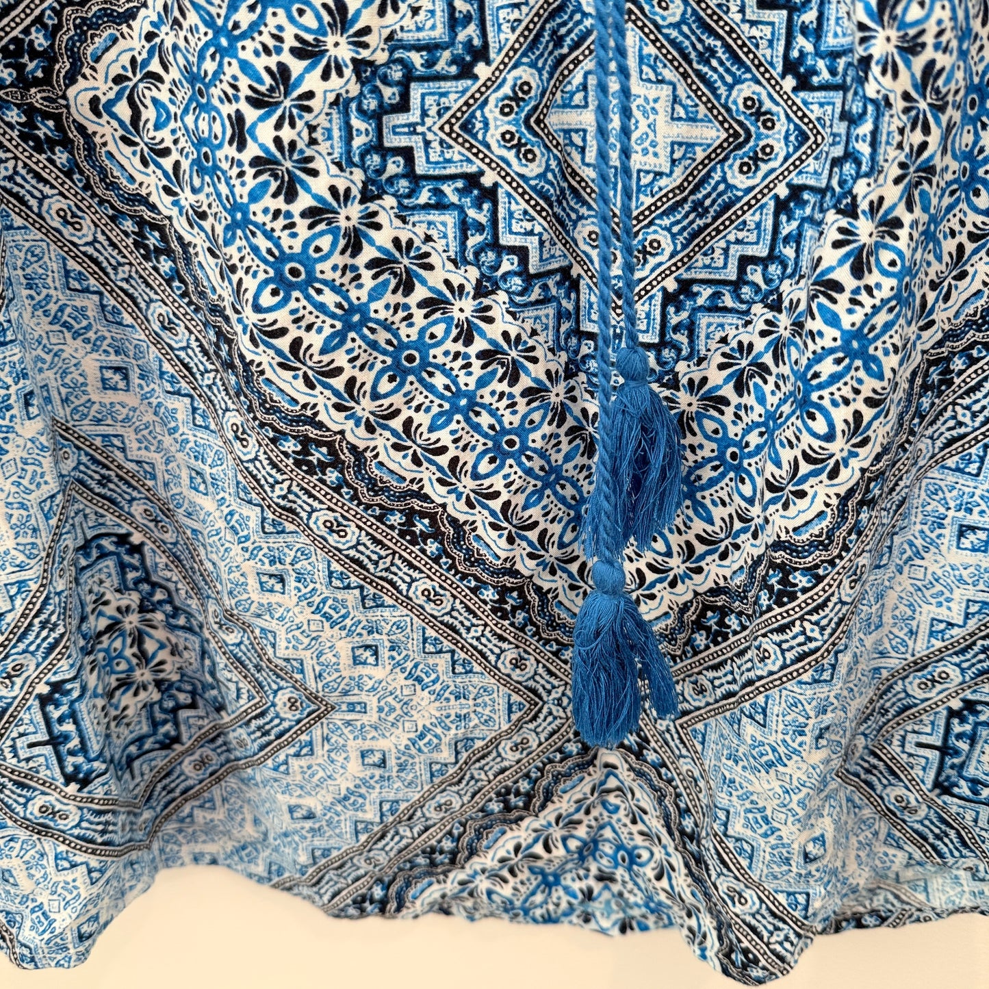 Brand Unknown Patterned Top | U/Arm to U/Arm 46cm