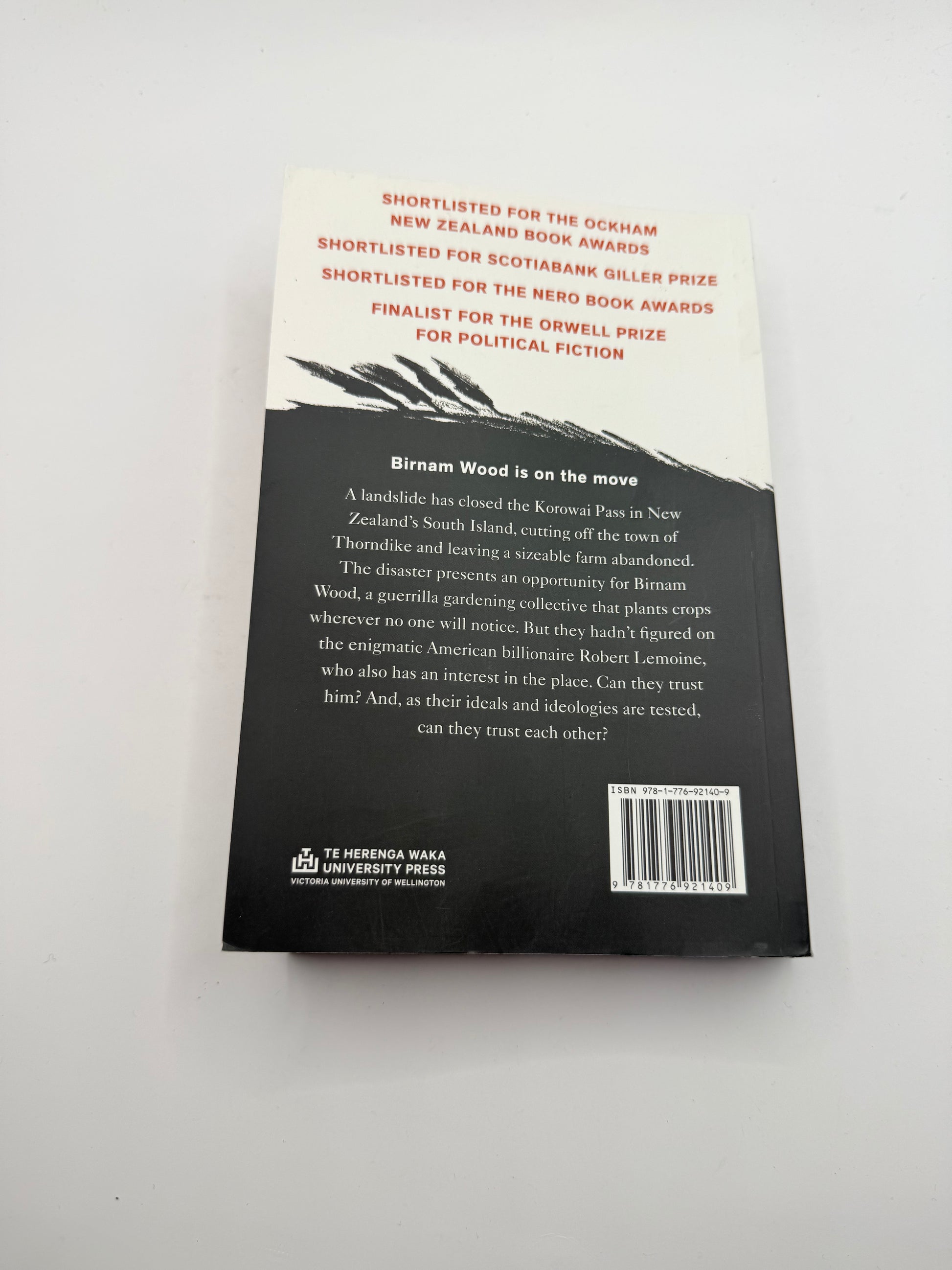Birnam wood by eleanor catton - print books printed media