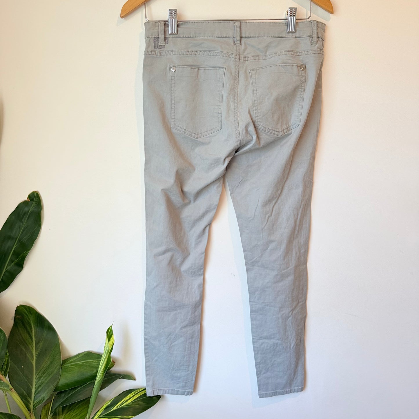 The Jeggings Mid Rise Size 8 Khaki Skinny Pants