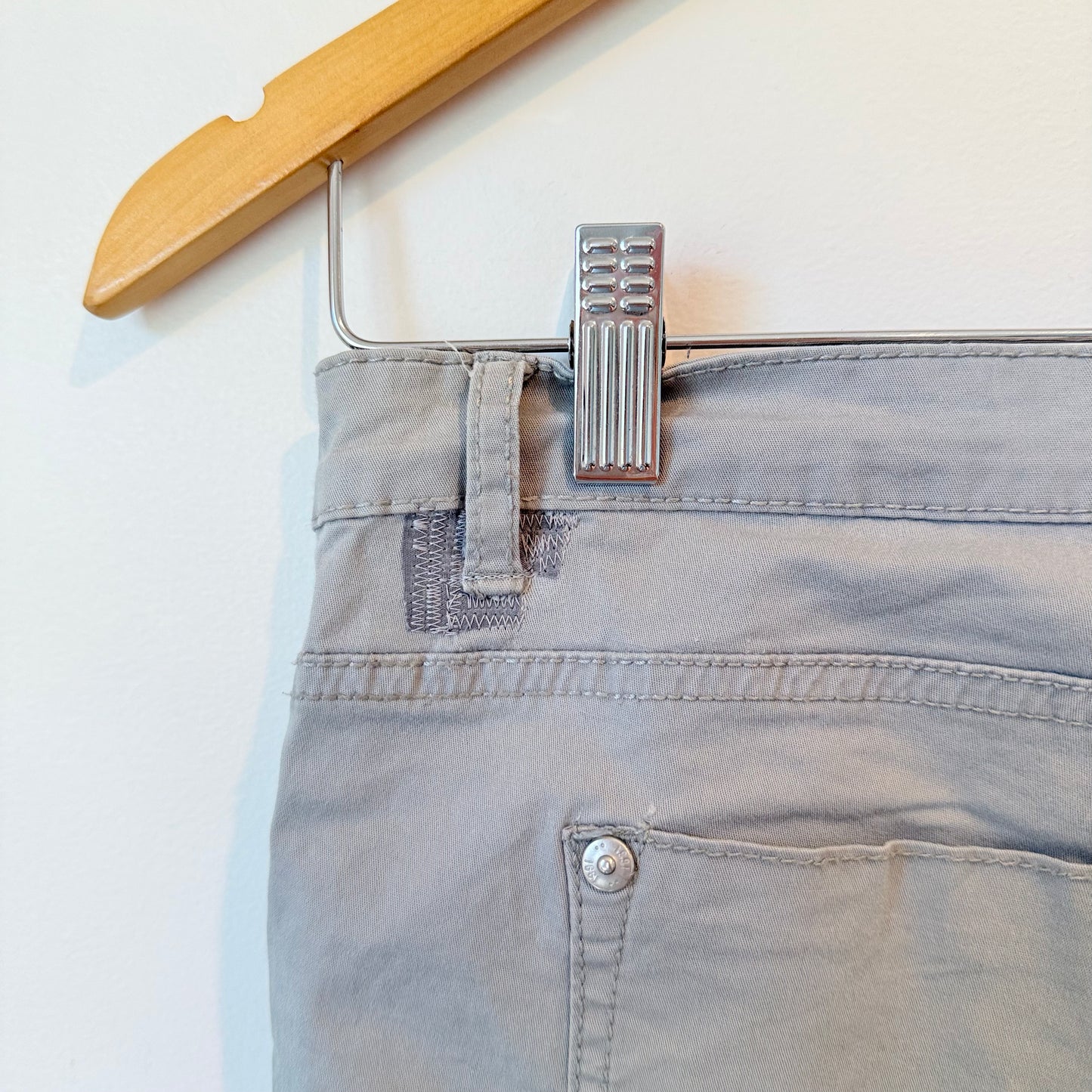 The Jeggings Mid Rise Size 8 Khaki Skinny Pants