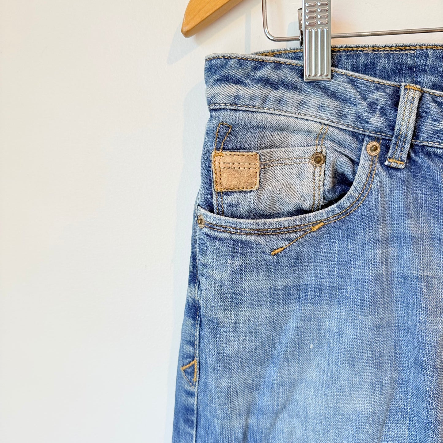 Zara Premium Wash Size 6 Light Wash Denim Jeans