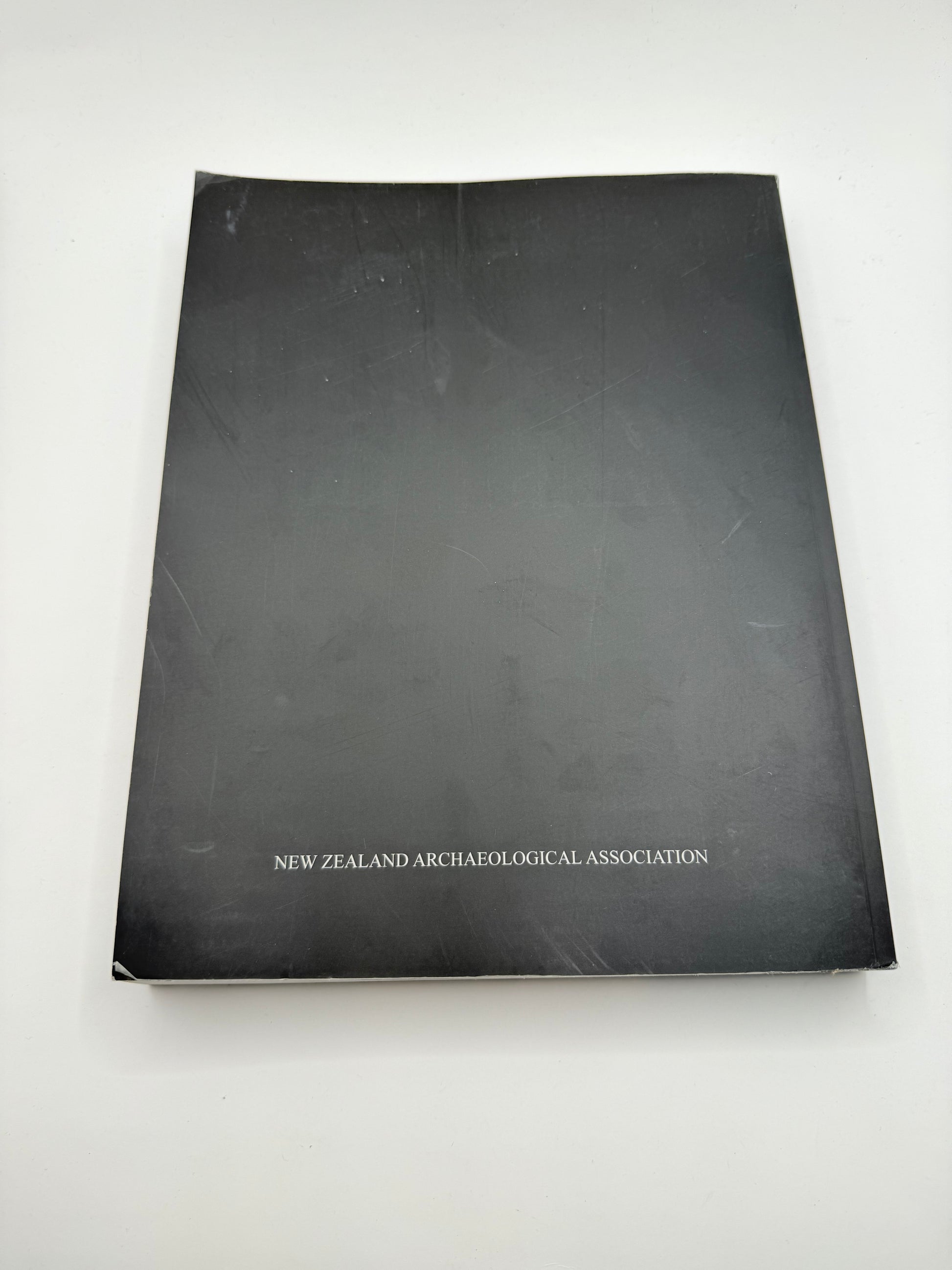 Change through time: 50 years of new zealand archaeology by louise furey & simon holdaway - print books printed media