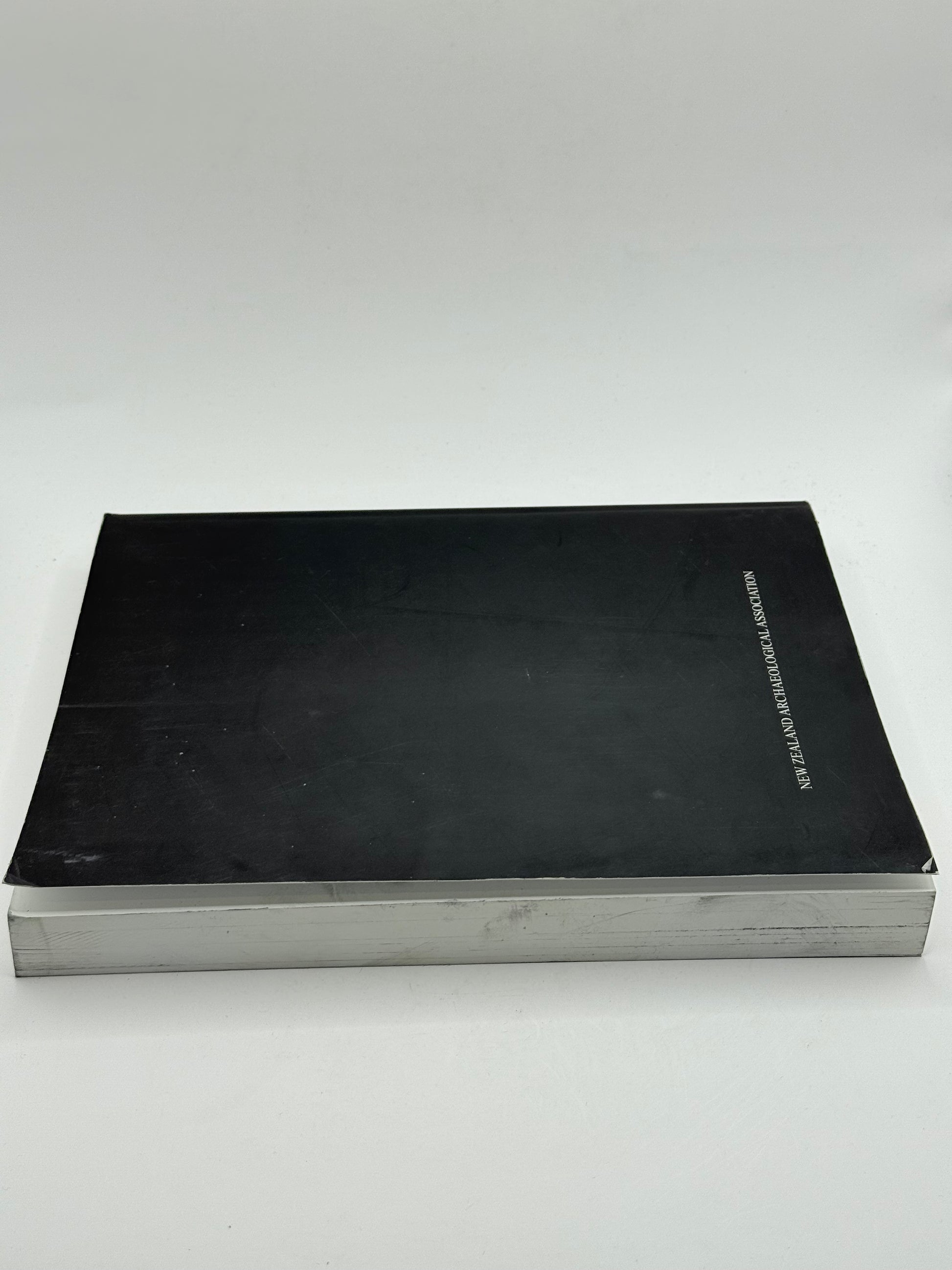 Change through time: 50 years of new zealand archaeology by louise furey & simon holdaway - print books printed media
