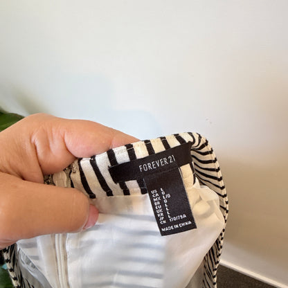 Forever 21 Striped Pleated Mini Skirt Black & White - Size L