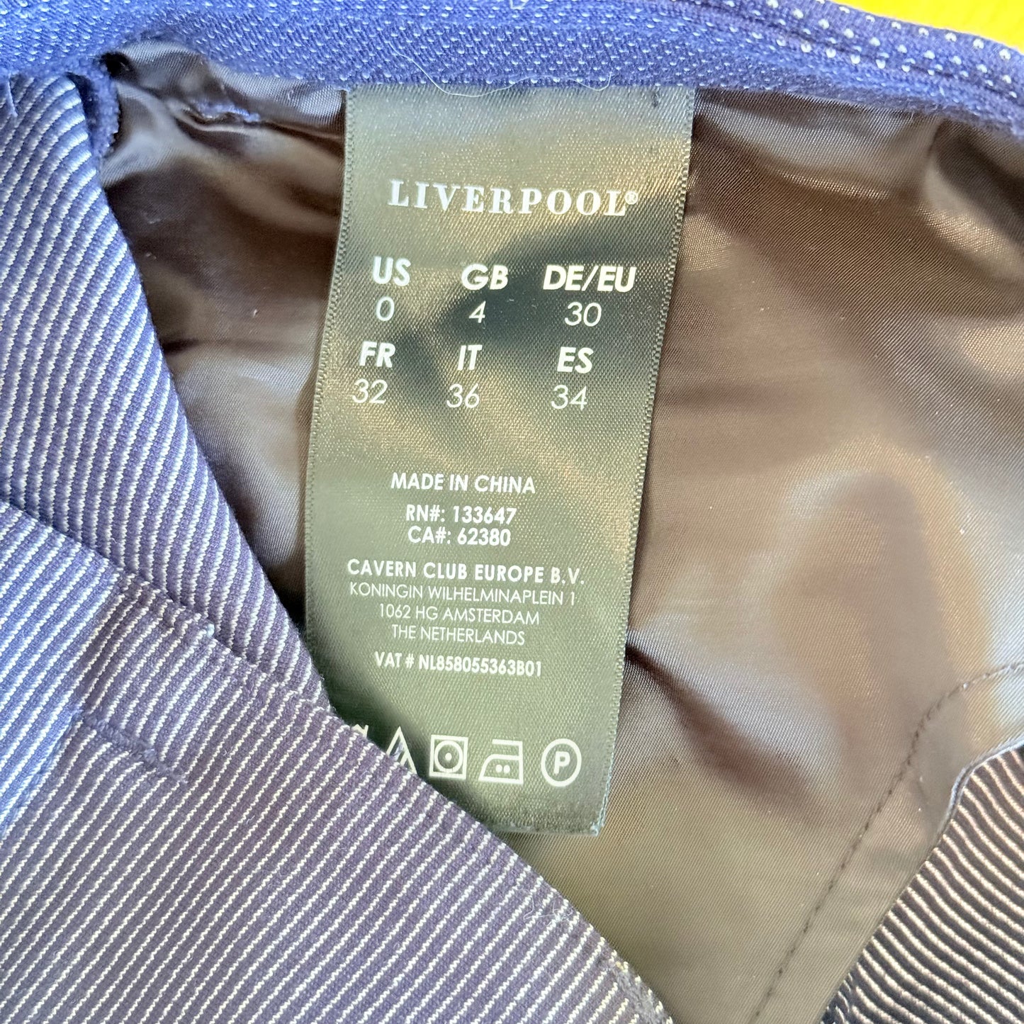 Liverpool Size 0/25 Dark Blue Skinny Leg Pants