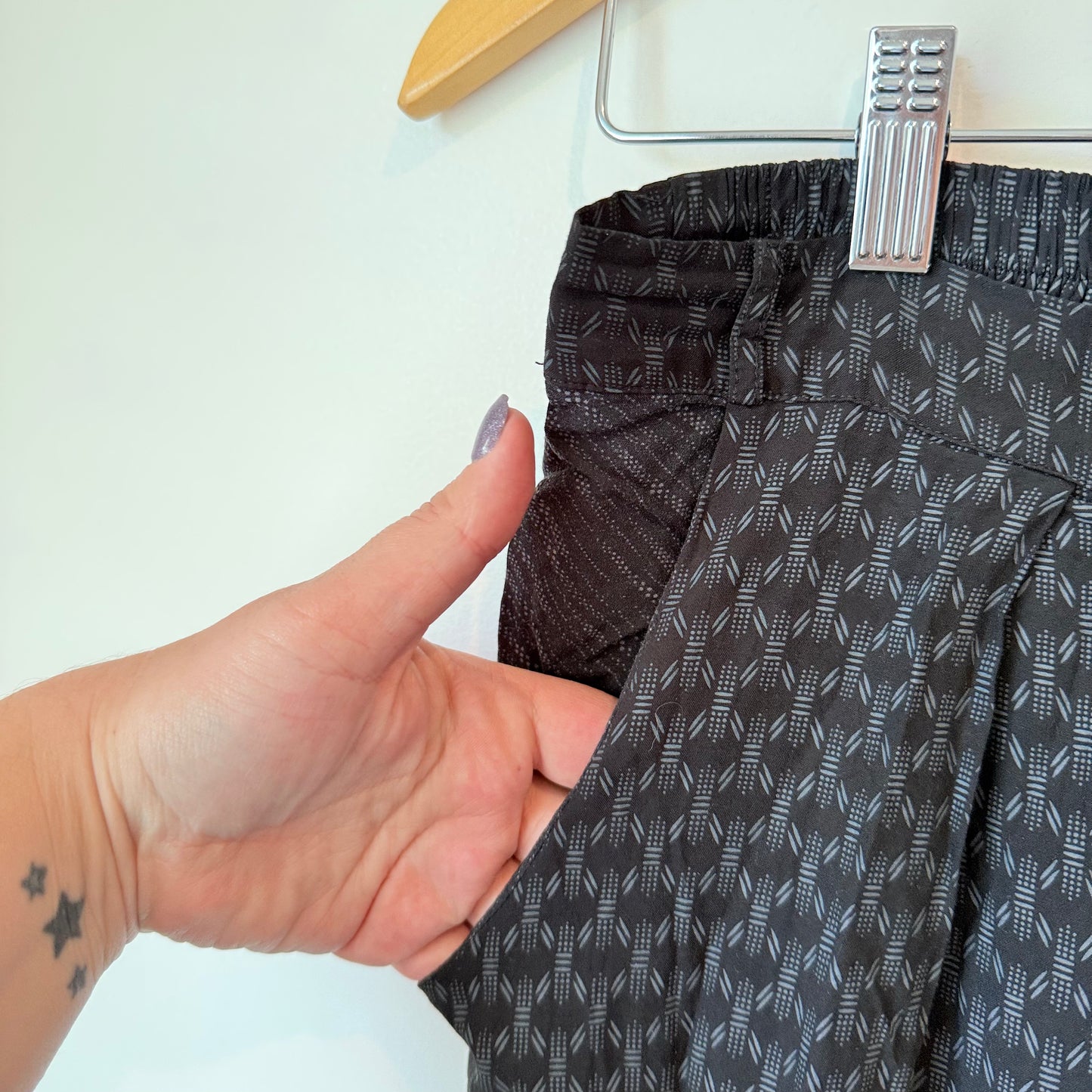 Max Size 10 Black Patterned Elastic Waist Pants