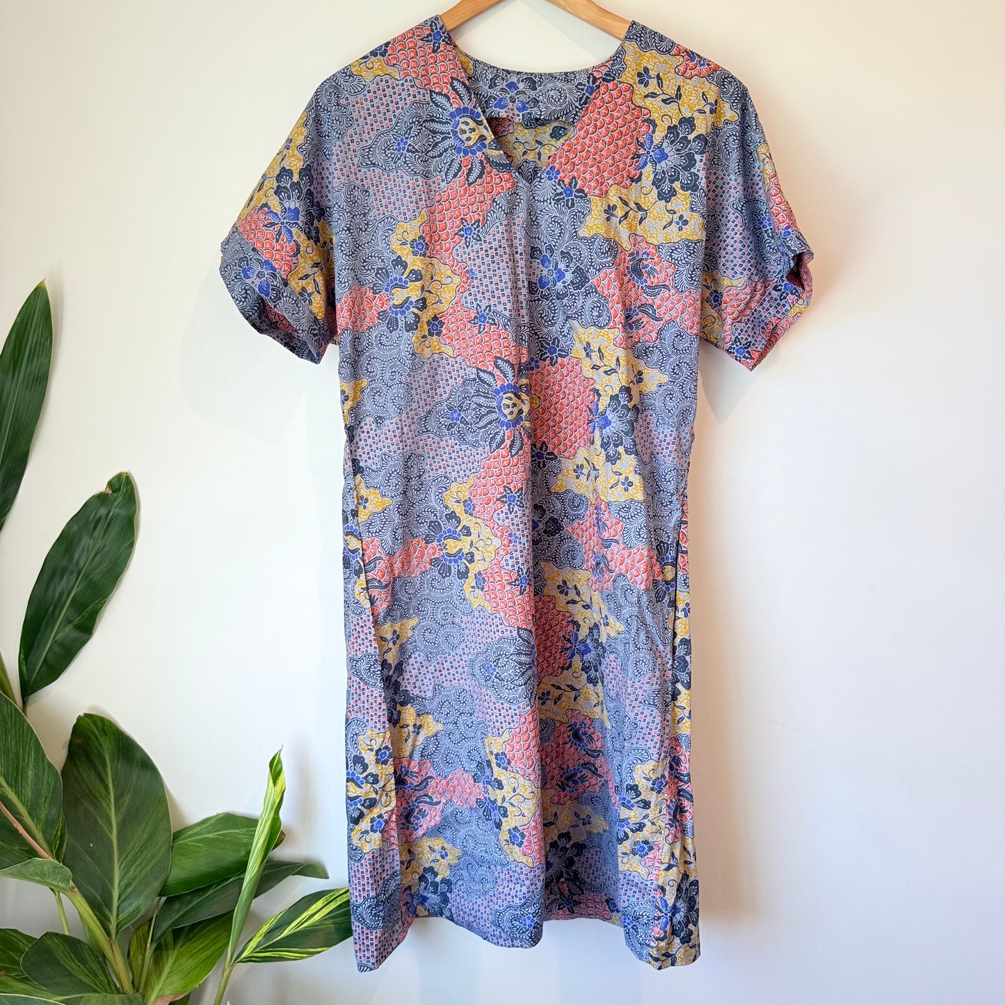 Patterned V-Neck Dress U/Arm 57cm