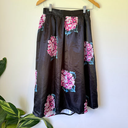 Mags Floral Satin Look Skirt Black & Pink - Size M