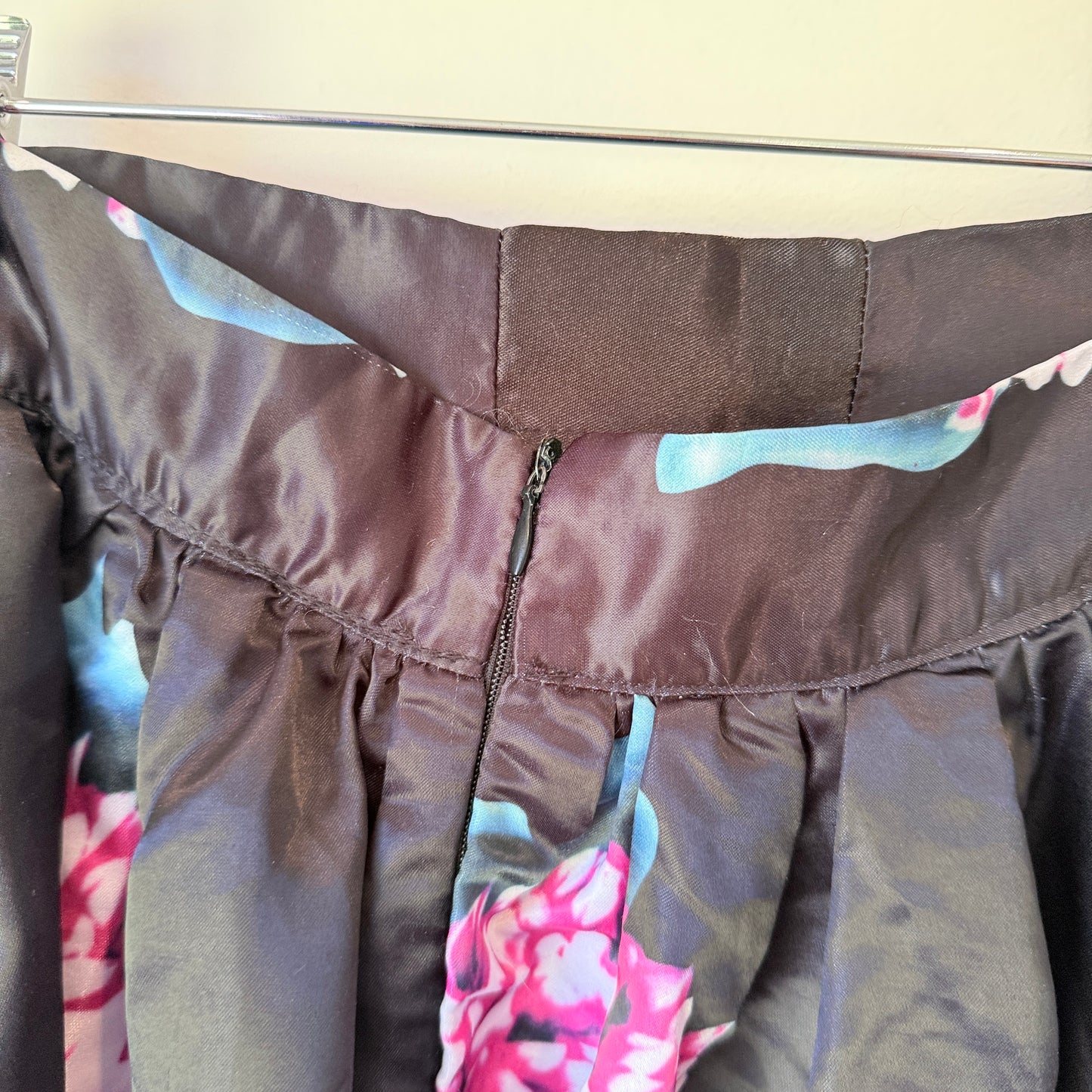 Mags Floral Satin Look Skirt Black & Pink - Size M