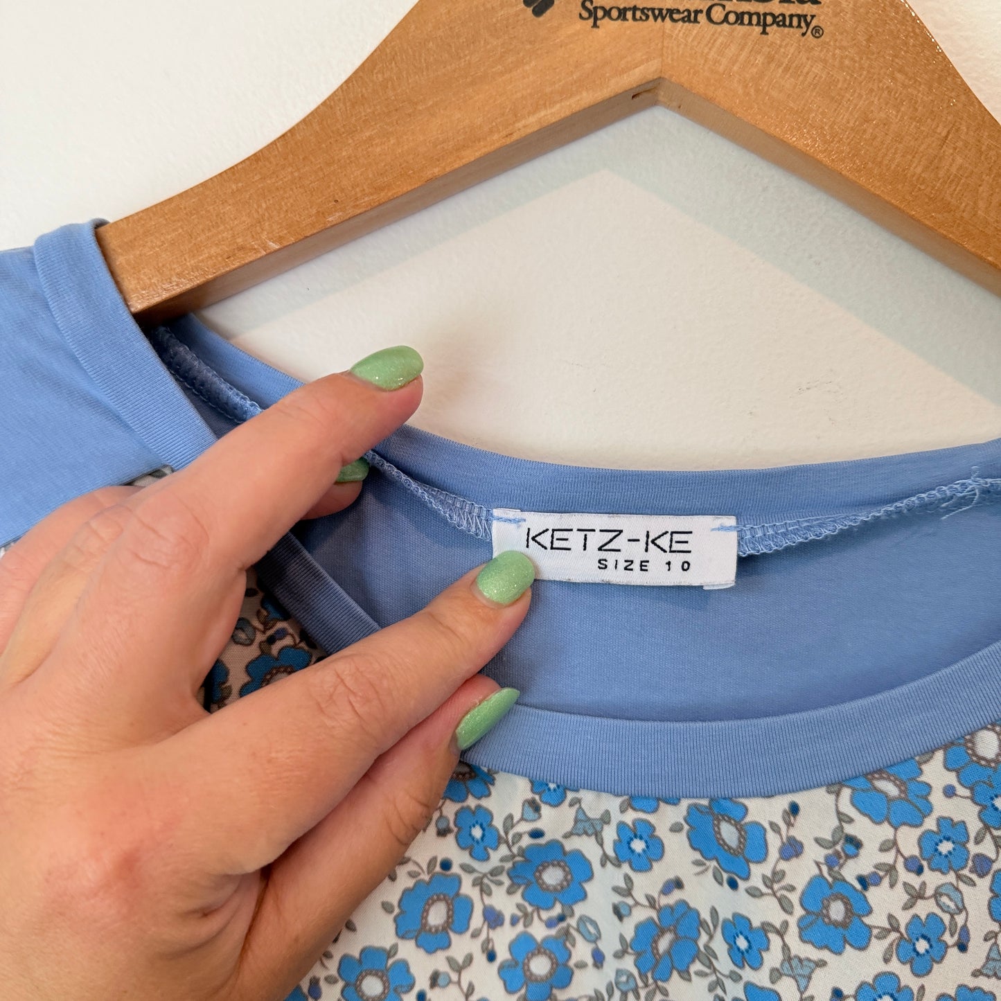 Ketz-Ke Size 10 Short Sleeve Floral Casual Tee