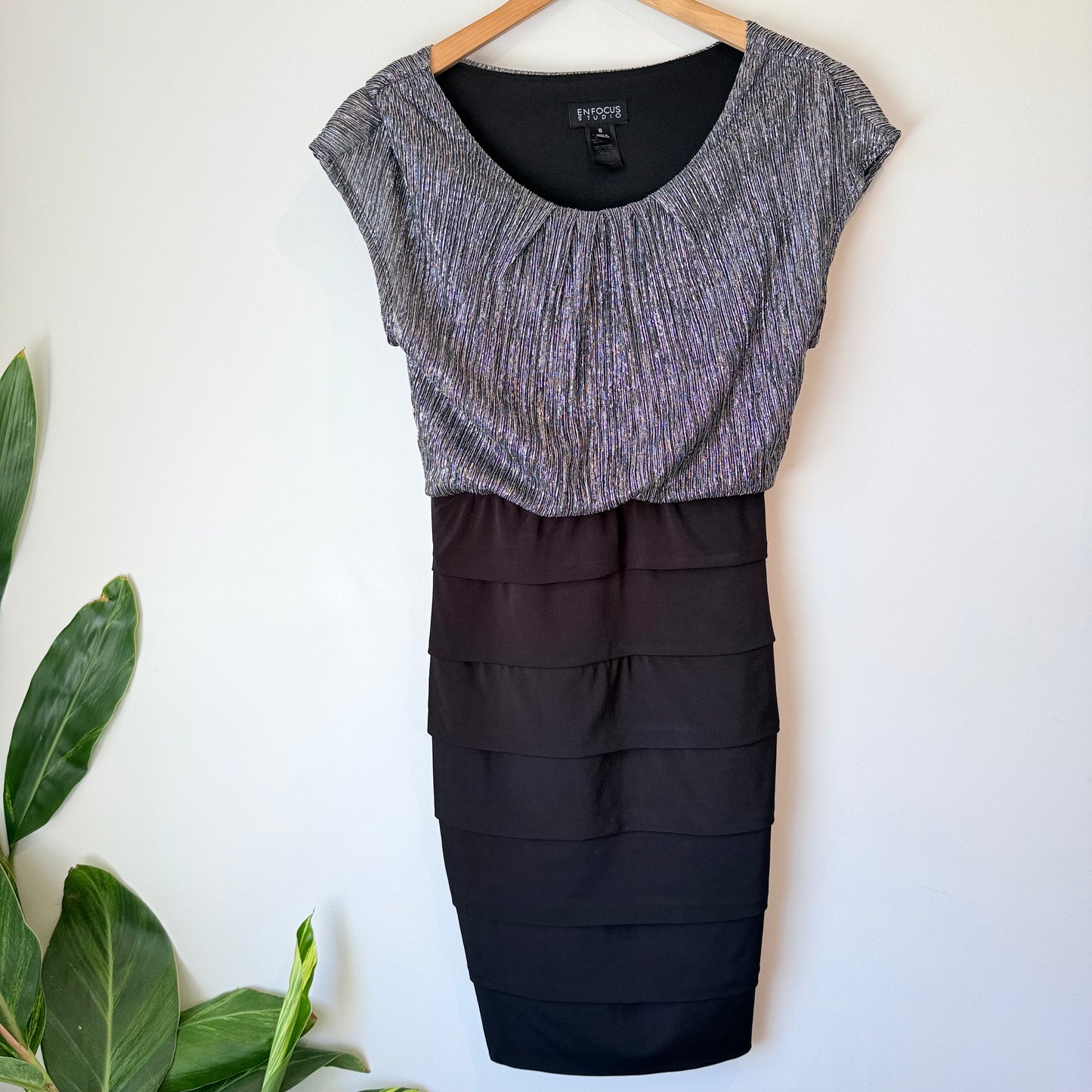 Enfocus Studio Size 8 Silver & Black Layered Fitted Dress