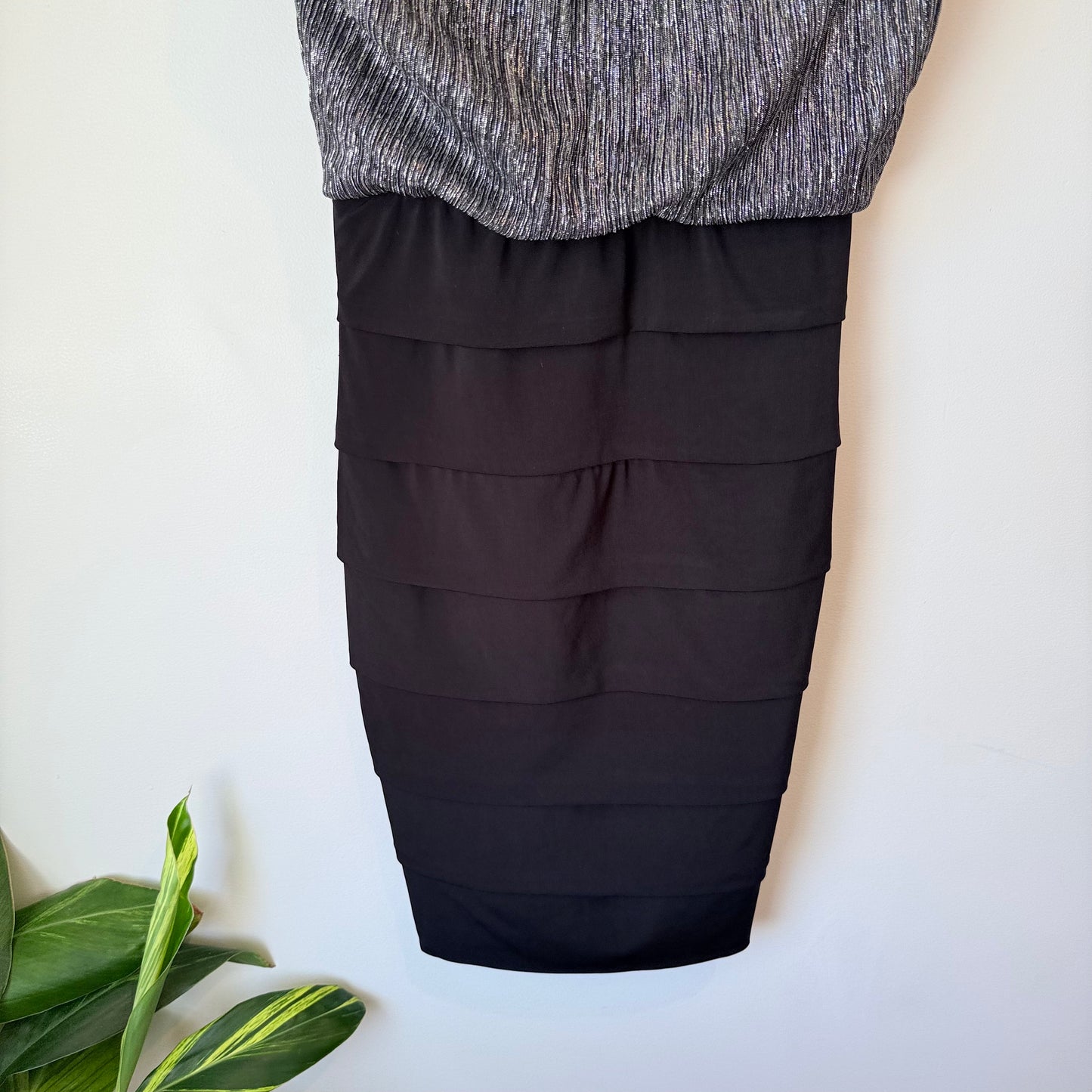 Enfocus Studio Size 8 Silver & Black Layered Fitted Dress