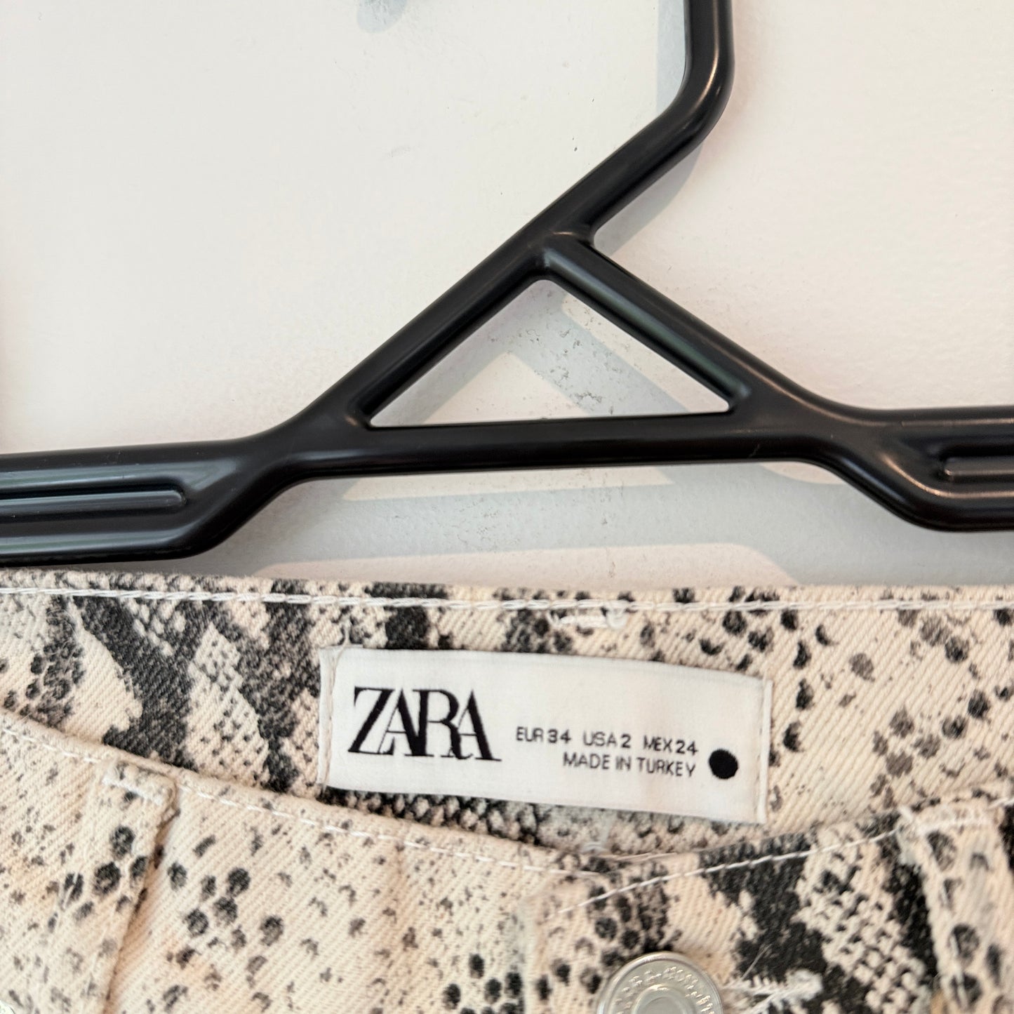 Zara Size 6 ZW Premium Snake Print Raw Hem Jeans