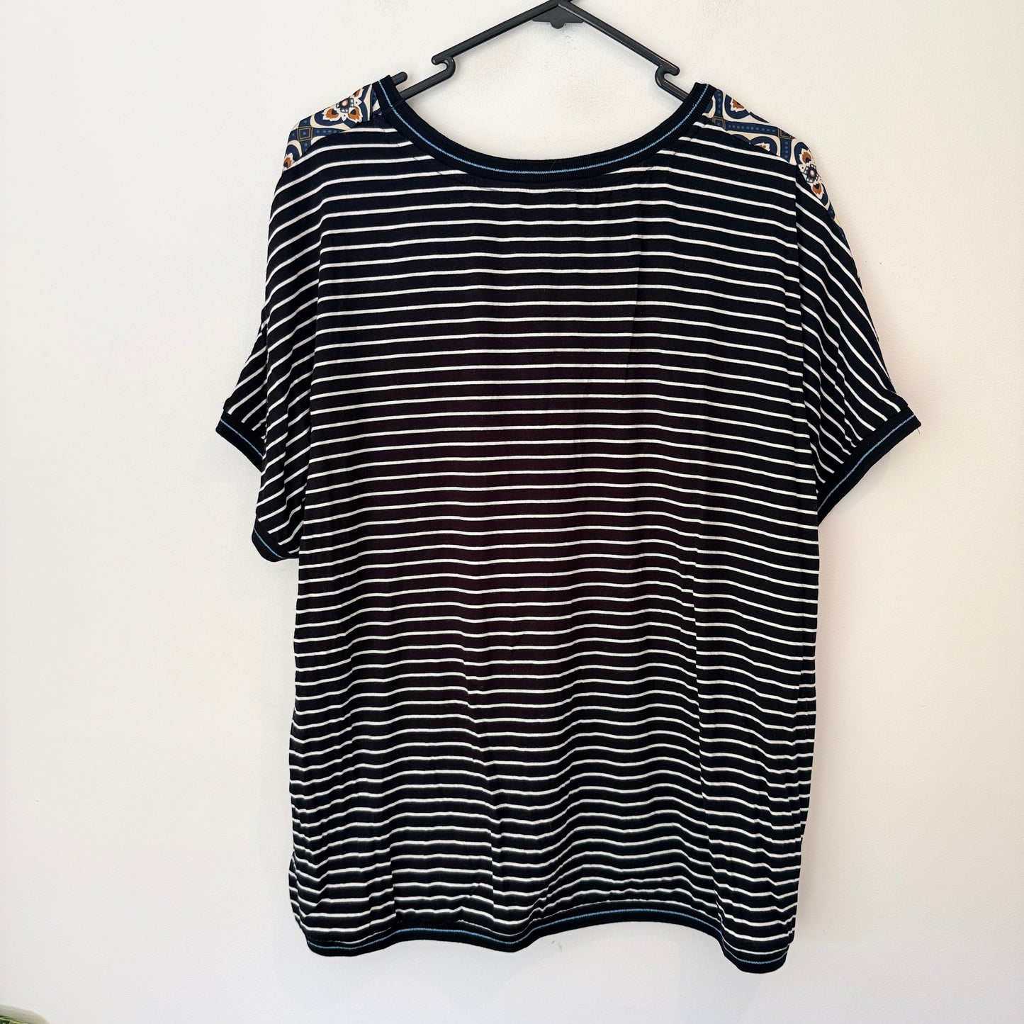 Memo Size XL Short-Sleeved Loose-Fitting Printed Top