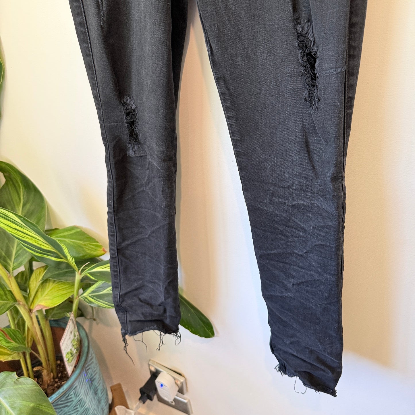 Guess Size 31 Black Distressed Skinny Jeans