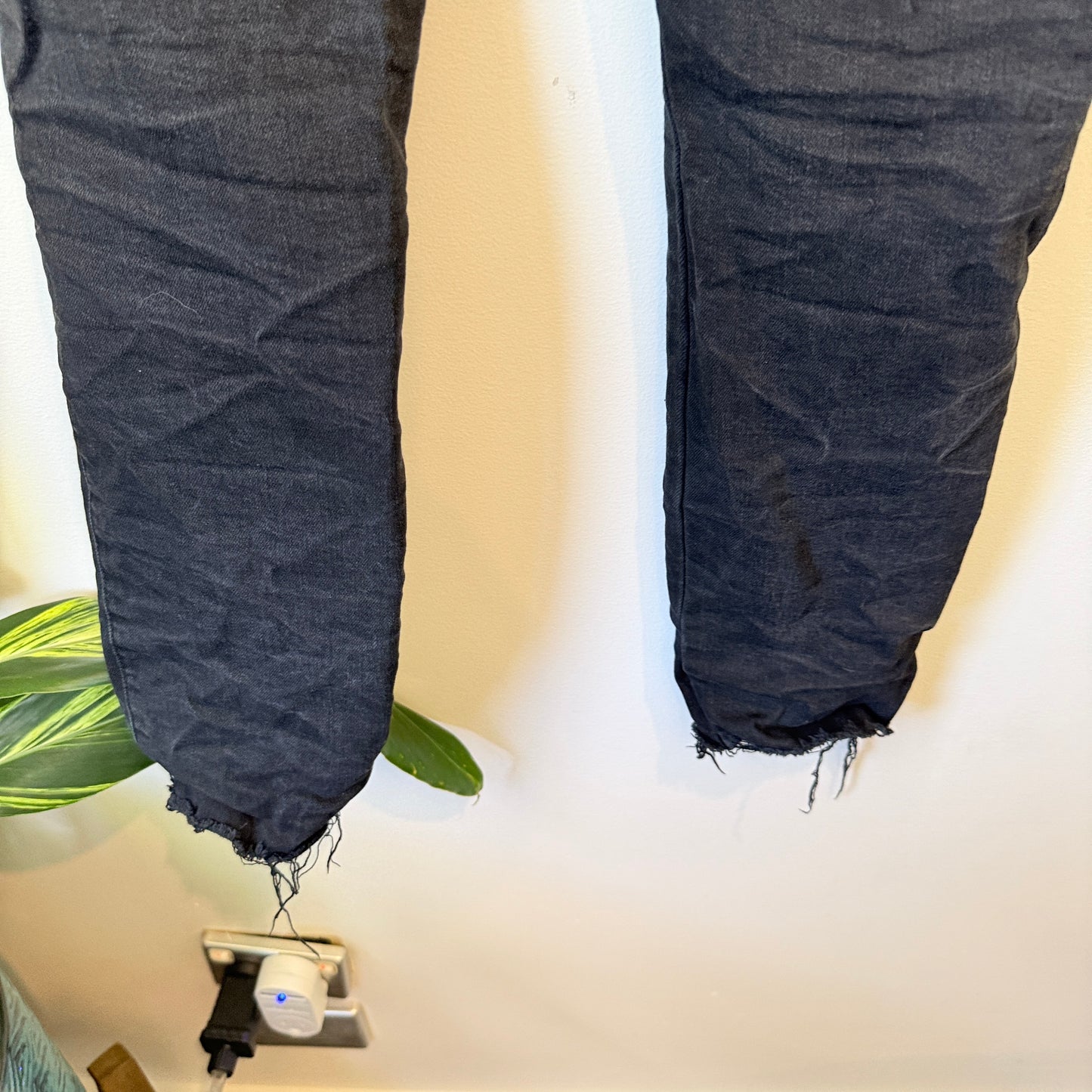 Guess Size 31 Black Distressed Skinny Jeans