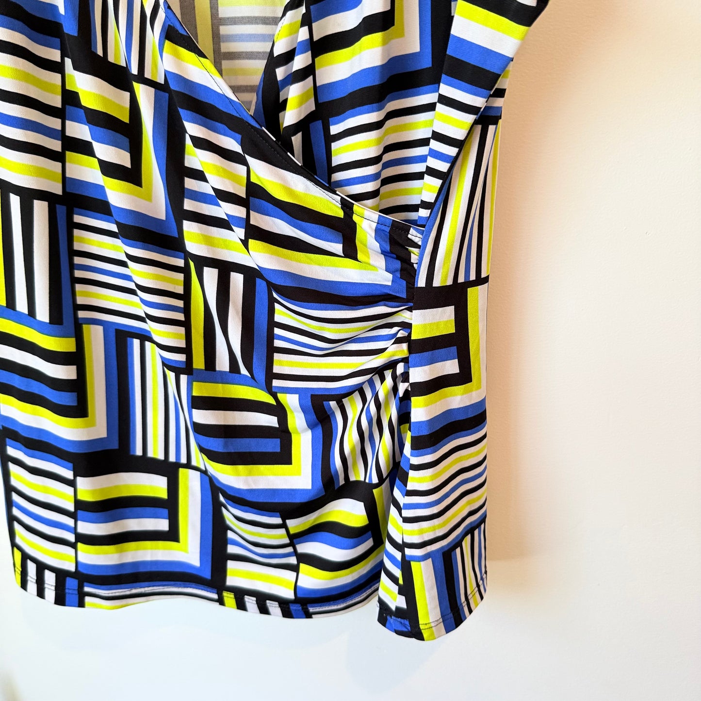 Jacqui E Size M Stretch Abstract Sleeveless Top