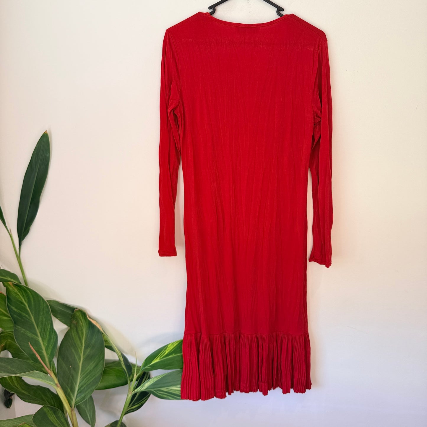 Revue Size 10 Tiered Ruffle Hem Dress