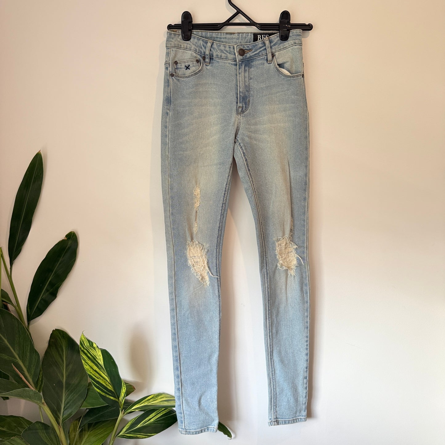 RES Size 26 Light Wash Distressed Slim Fit Denim Jeans