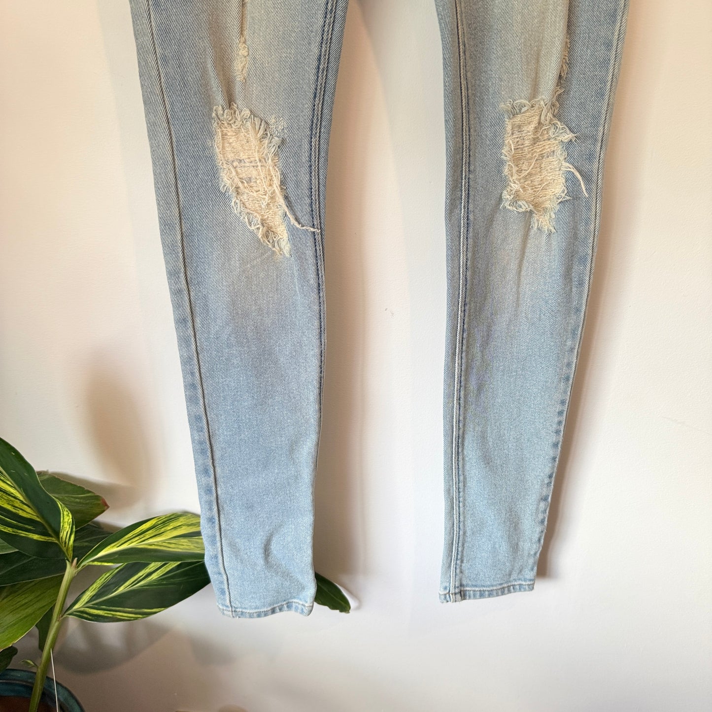 RES Size 26 Light Wash Distressed Slim Fit Denim Jeans