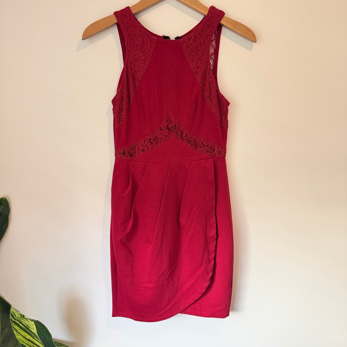 Paper Scissors Size S Burgundy Sleeveless Fitted Cocktail Dress