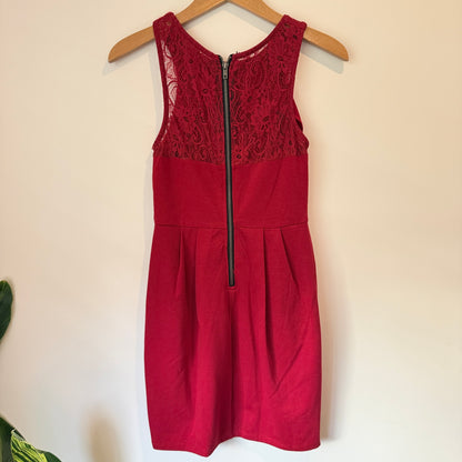 Paper Scissors Size S Burgundy Sleeveless Fitted Cocktail Dress