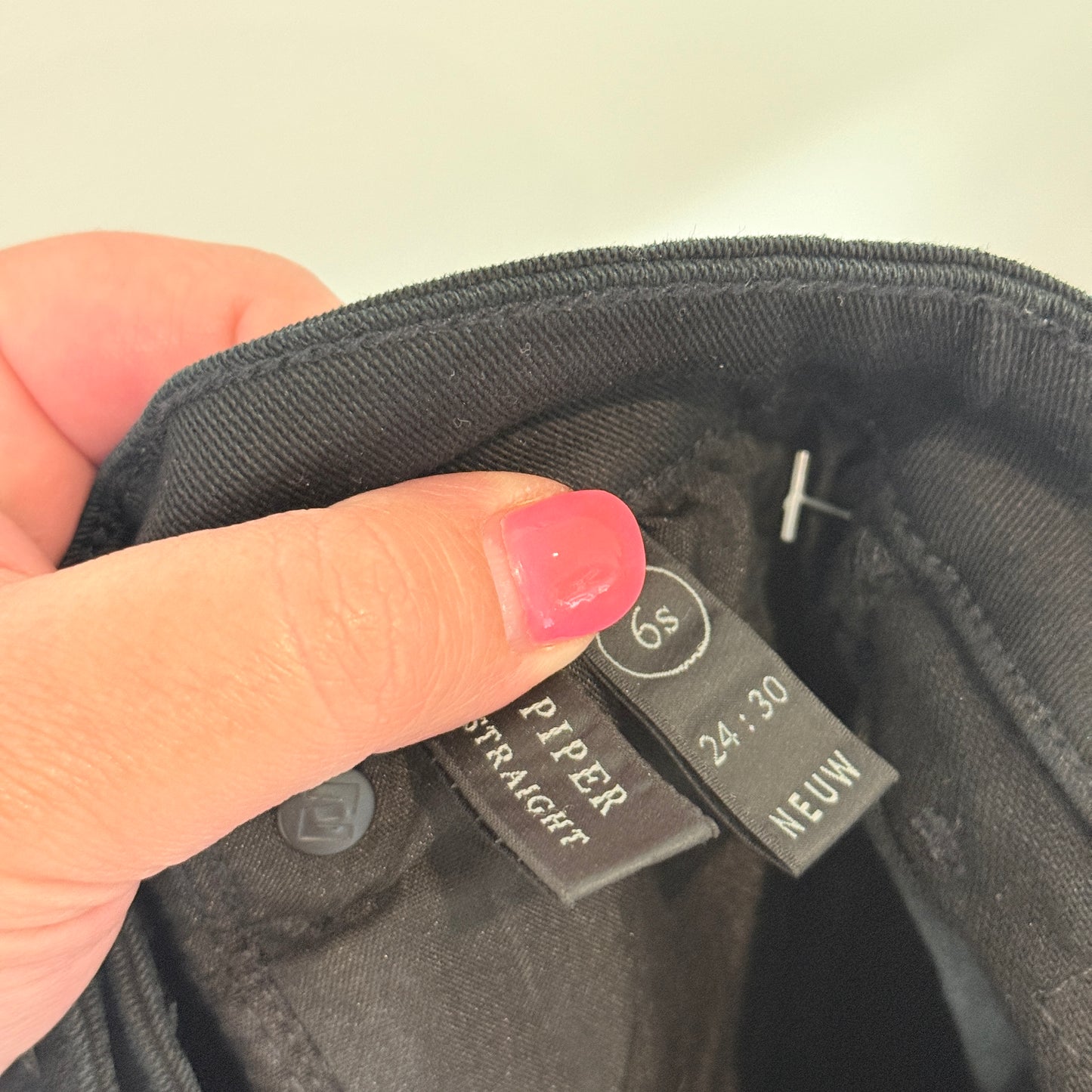 NEUW Size 6S Black Denim Jeans