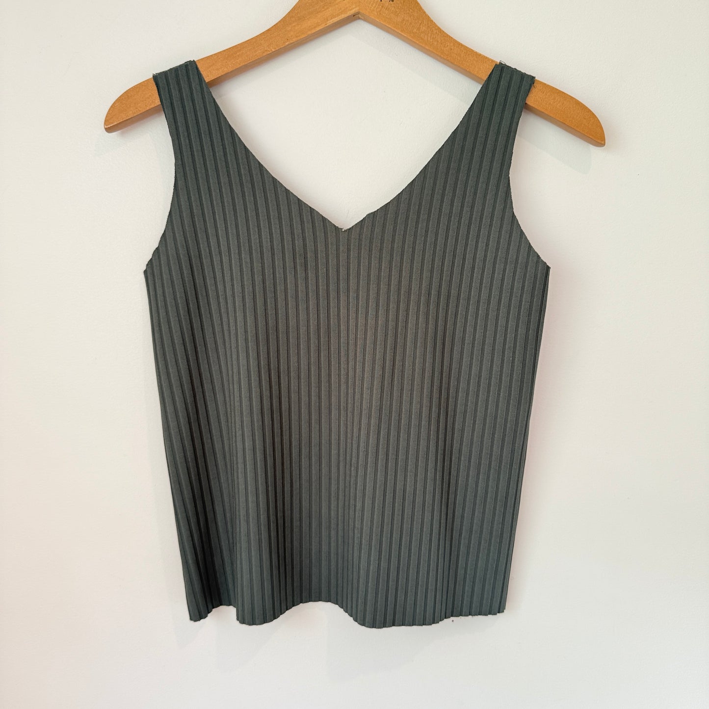 NET Collection Size S Sleeveless V-Neck Top
