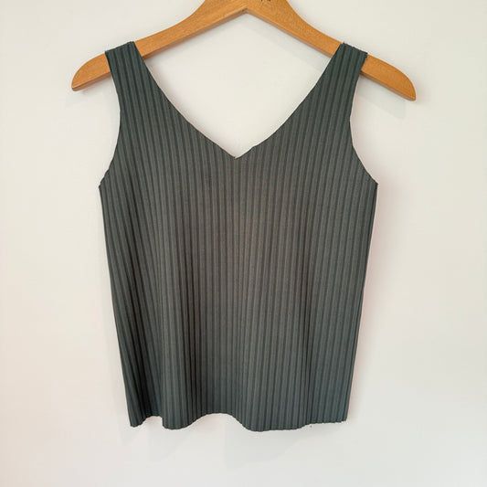 NET Collection Size S Sleeveless V-Neck Top