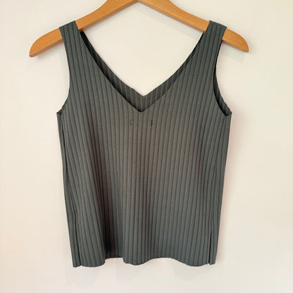 NET Collection Size S Sleeveless V-Neck Top