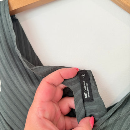 NET Collection Size S Sleeveless V-Neck Top