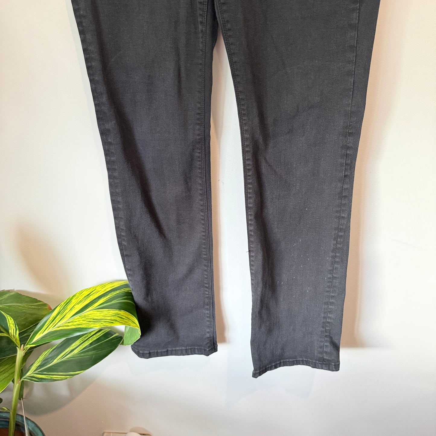 Jeanswest Size 10 Gray/Black Wash Jeans