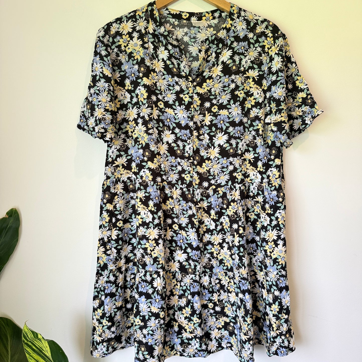 Anko Size 6 Floral Pattern Viscose Mini Dress