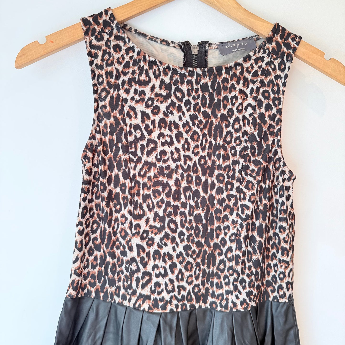 Mirrou Size 8 Leopard Print Dress